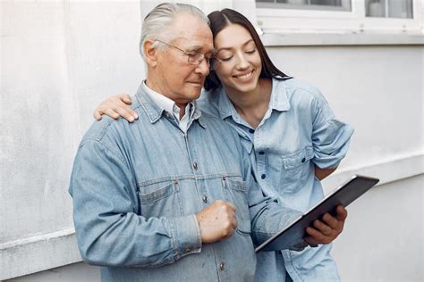 abuelos follando a jovenes|Vídeos de Pareja de ancianos y jóvenes (18+) gratis .